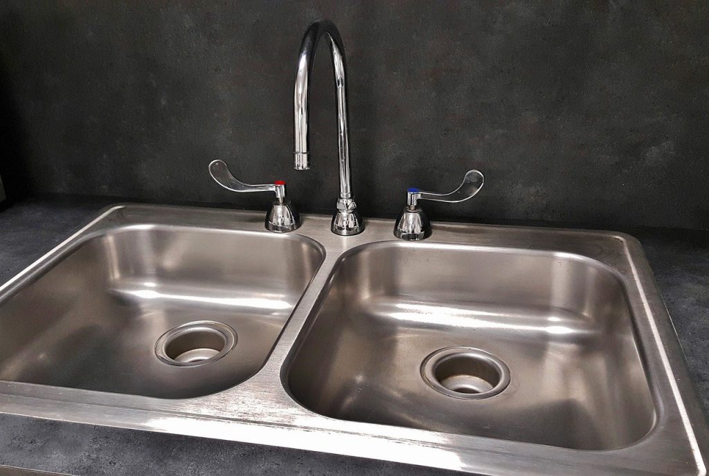 Astuces pour déboucher son évier rapidement